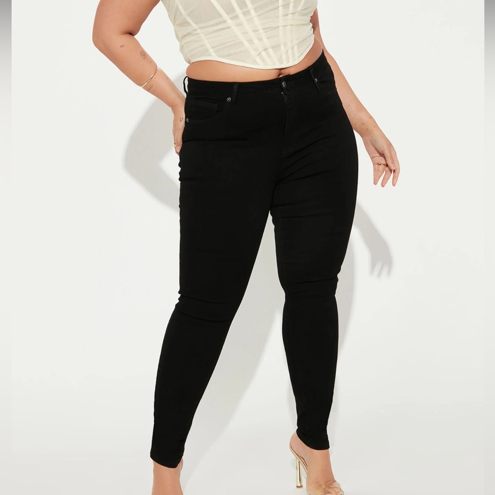 NWT- Black High Rise Skinny Jean